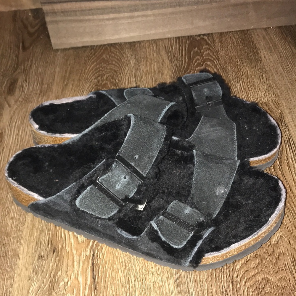 Black fur Birkenstock’s
